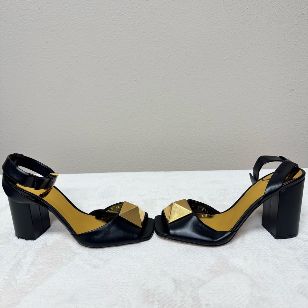 Valentino Garavani - One Stud 90 Leather Sandals - women’s Size 38 - US 8 - Picture 8 of 15